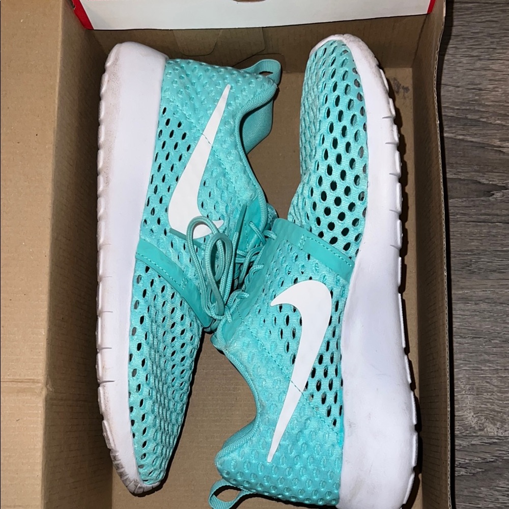Nike Roshe One Print in White and Turquoise Shoes